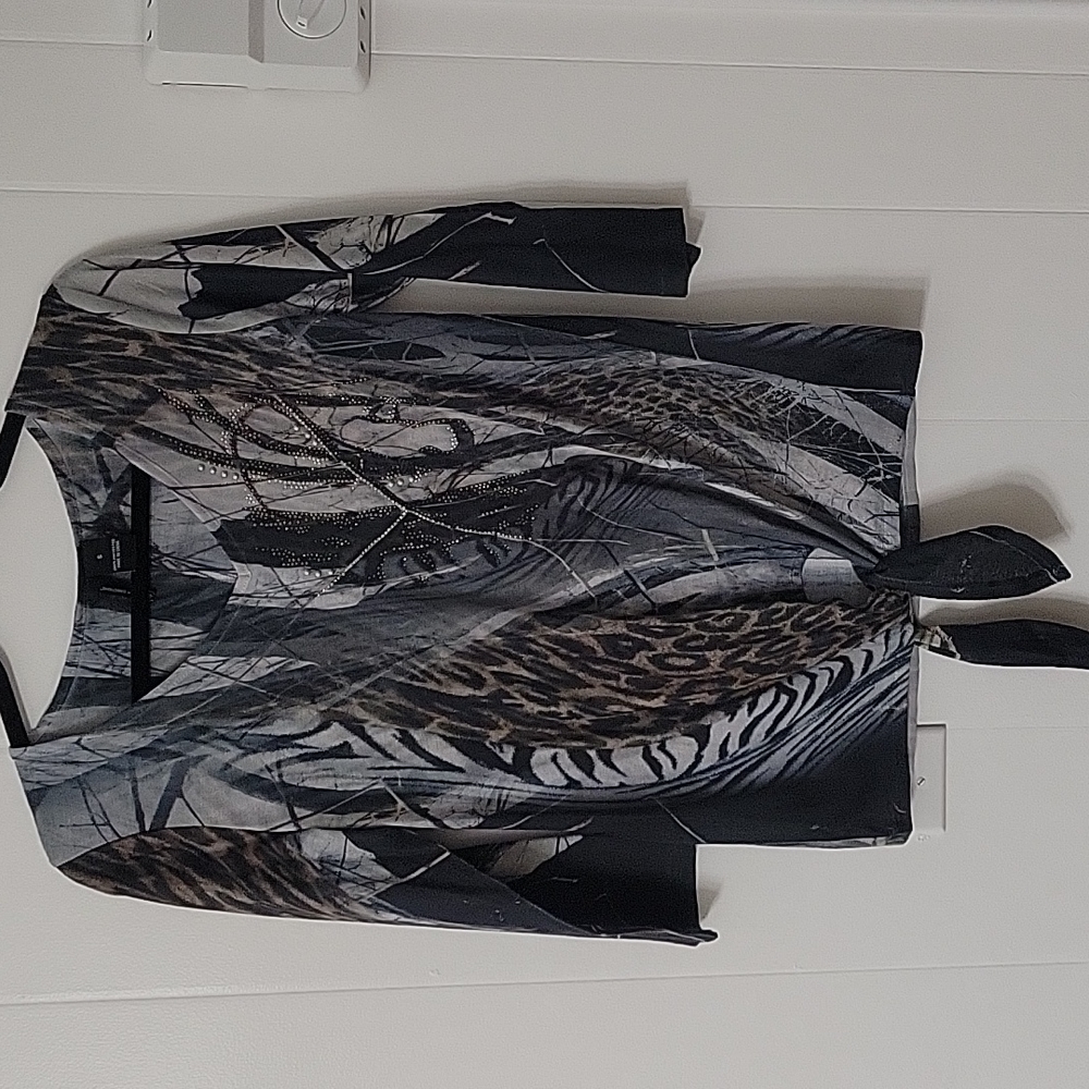 New Directions size small animal print shirt with 3/4 sleeves.